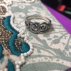 Beautiful James Avery ring